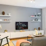 Urban Chic - Chiltern And Baker
