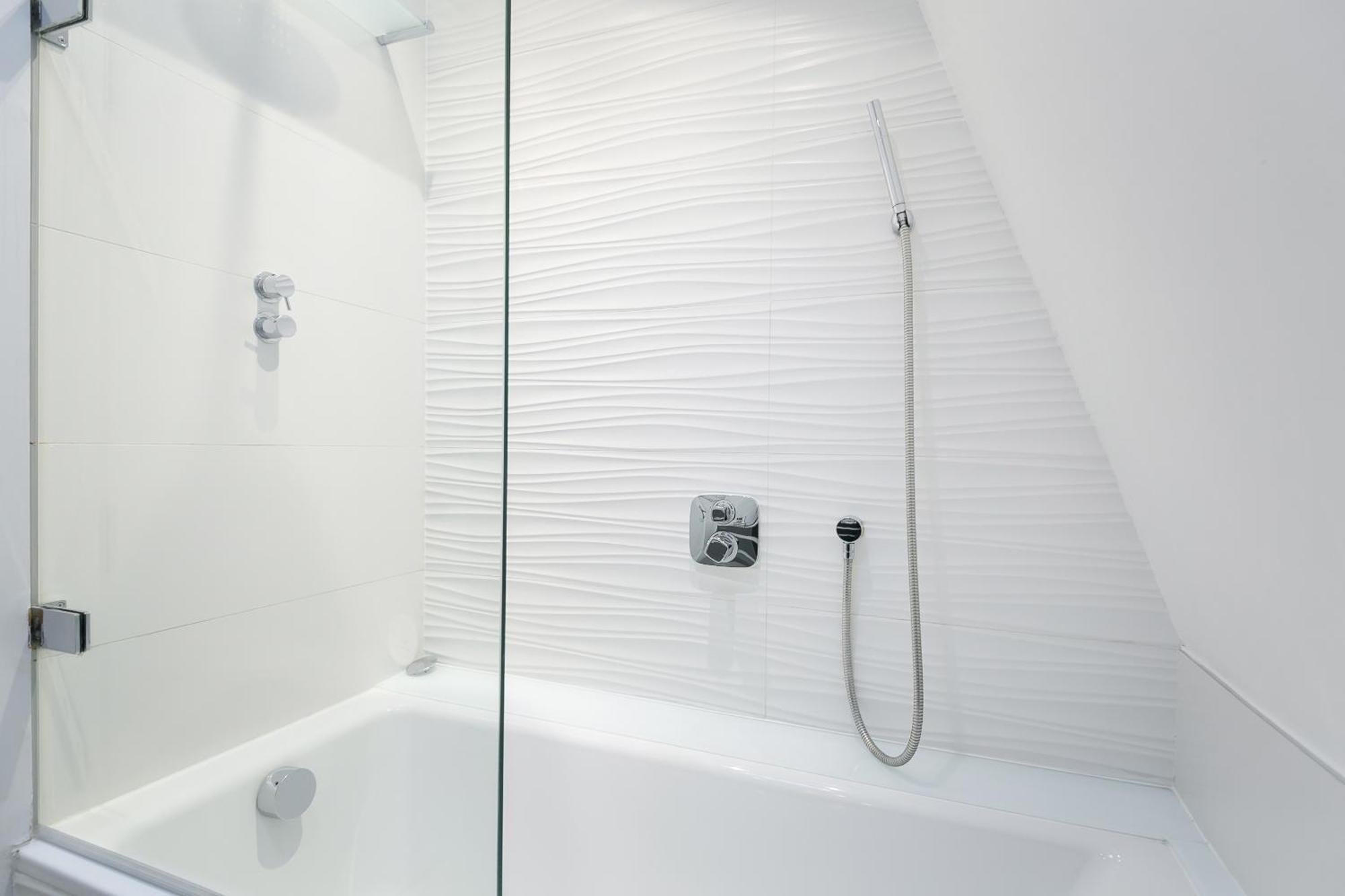 Urban Chic - Chiltern And Baker Apartment *